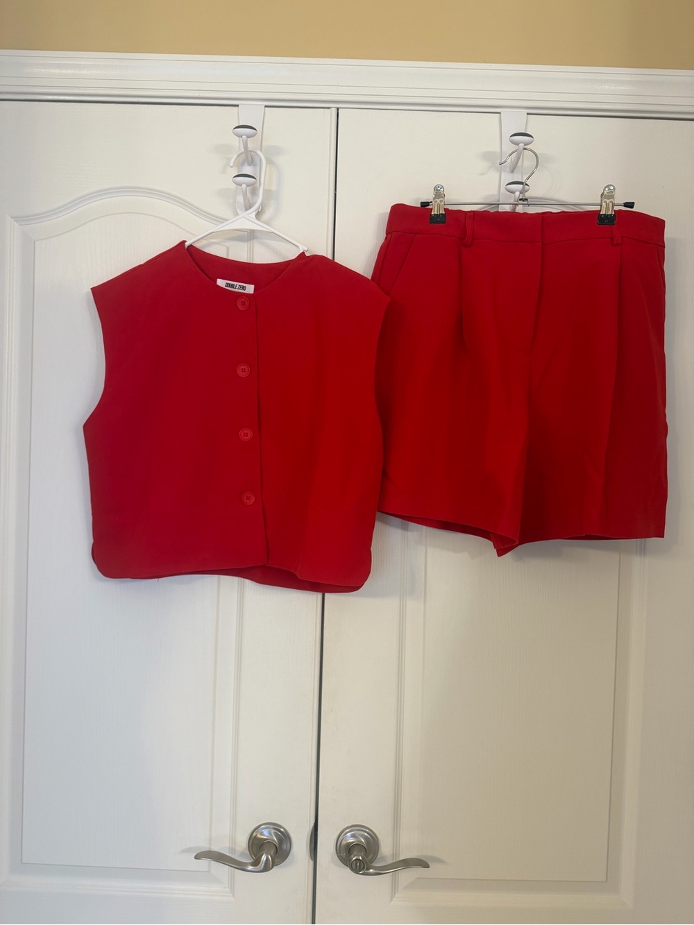 Double Zero Very Classy Red Sleeveless Button down High-Waist Shorts Set new!